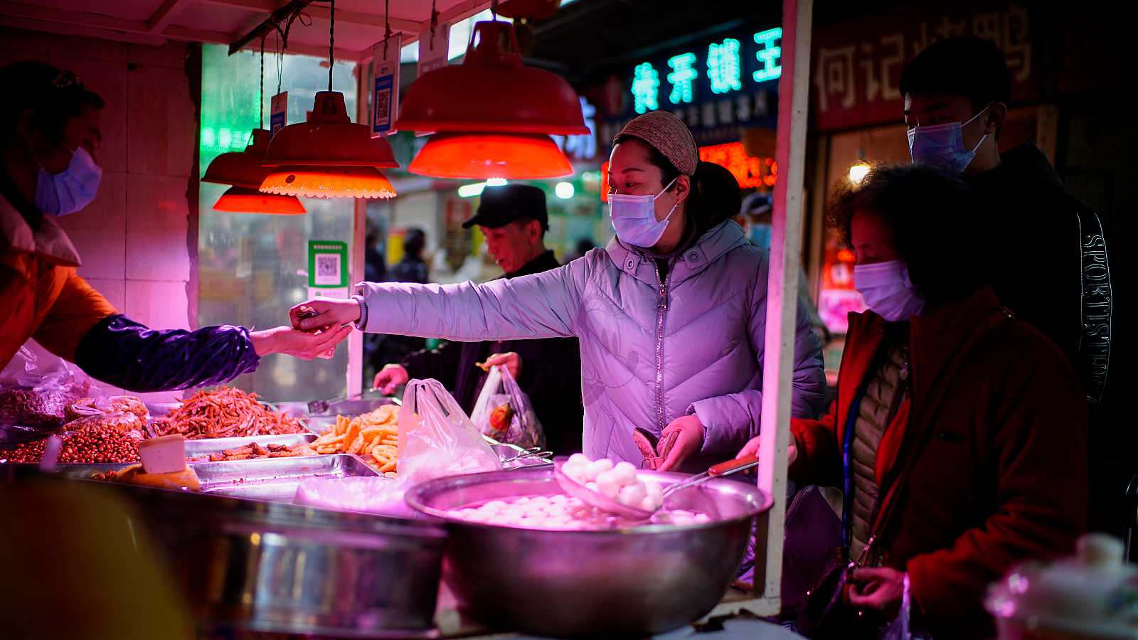 Mercado callejero de la ciudad china de Wuhan. REUTERS / ALY SONG